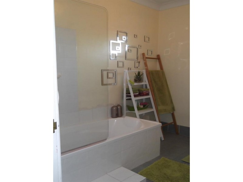 1 and 2/4 Alice Street, Tamworth NSW 2340