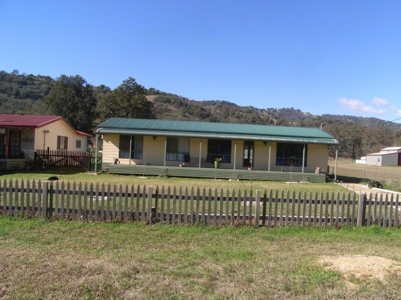 12 Duncan Street, Woolomin NSW 2340