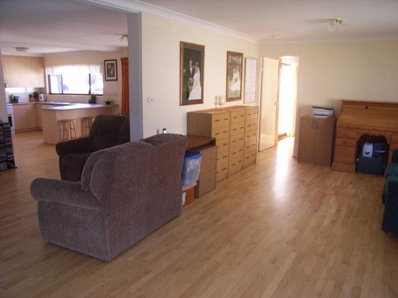 14 Duncan Street, Woolomin NSW 2340