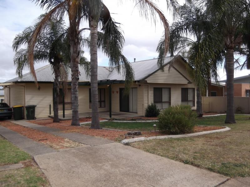 13 Parry Street, Tamworth NSW 2340