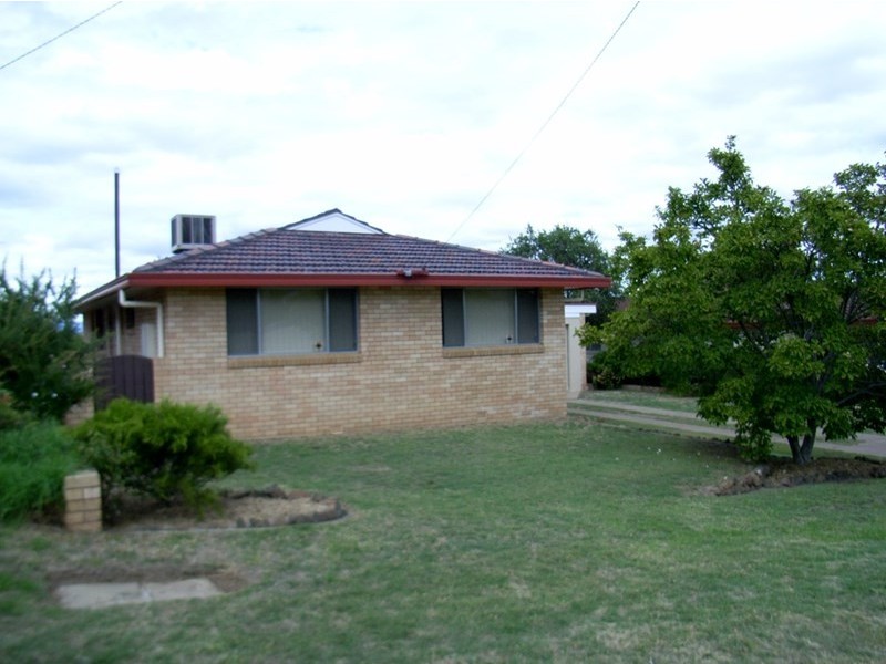 33 Minnamurra Crescent, Tamworth NSW 2340