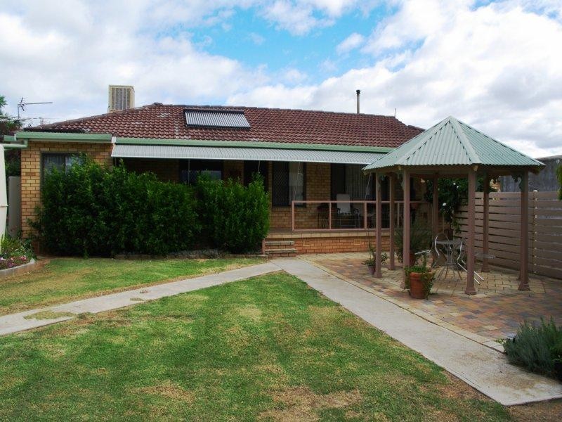 13A Warwick Road, Tamworth NSW 2340