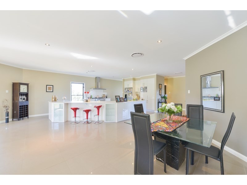 15 Ventnor Drive, Tamworth NSW 2340