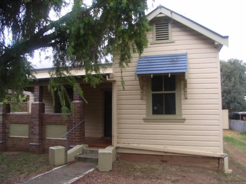 37 Crown Street, Tamworth NSW 2340