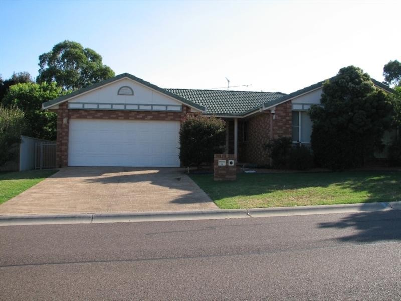 15 Wahroonga Drive, Tamworth NSW 2340