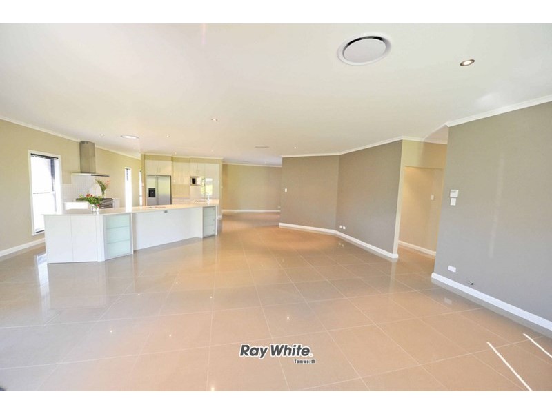 15 Ventnor Drive, Tamworth NSW 2340