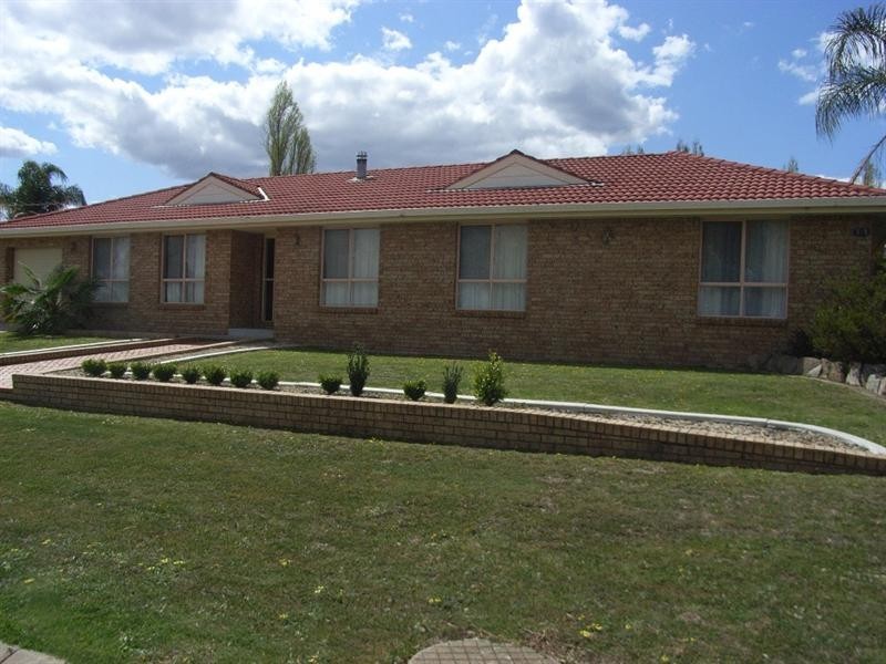 1 Narine Close, Tamworth NSW 2340