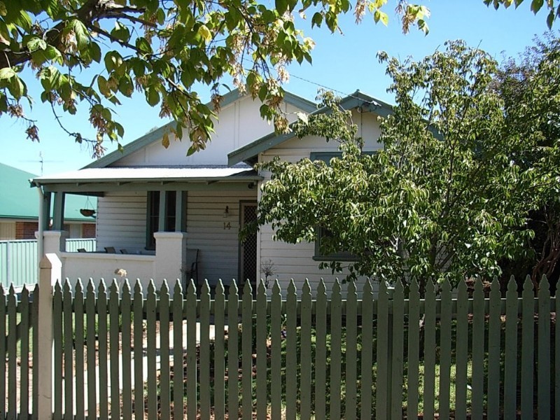 14 Dean Street, Tamworth NSW 2340