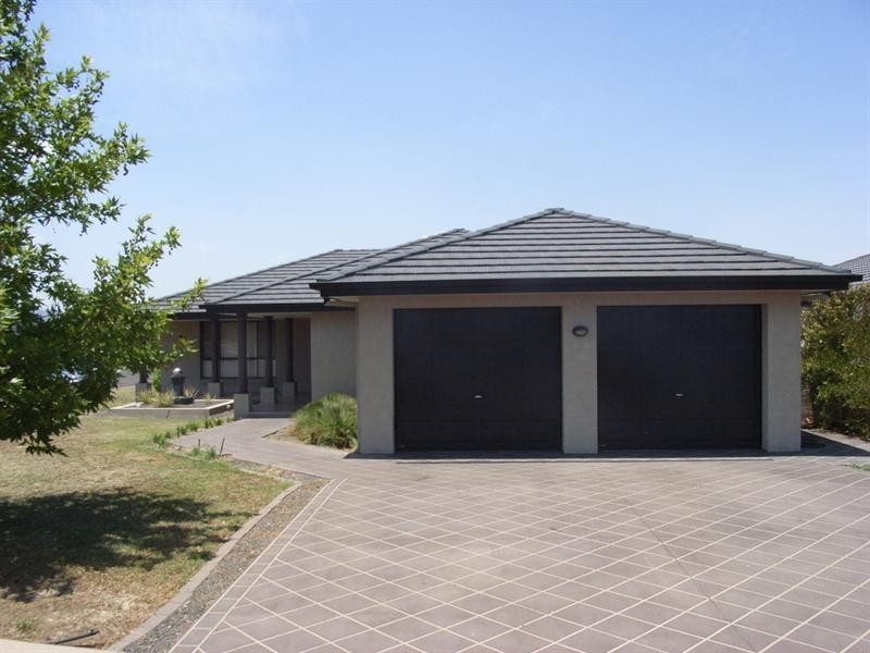 33 The Grange, Tamworth NSW 2340