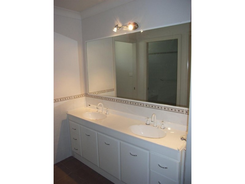 33 The Grange, Tamworth NSW 2340