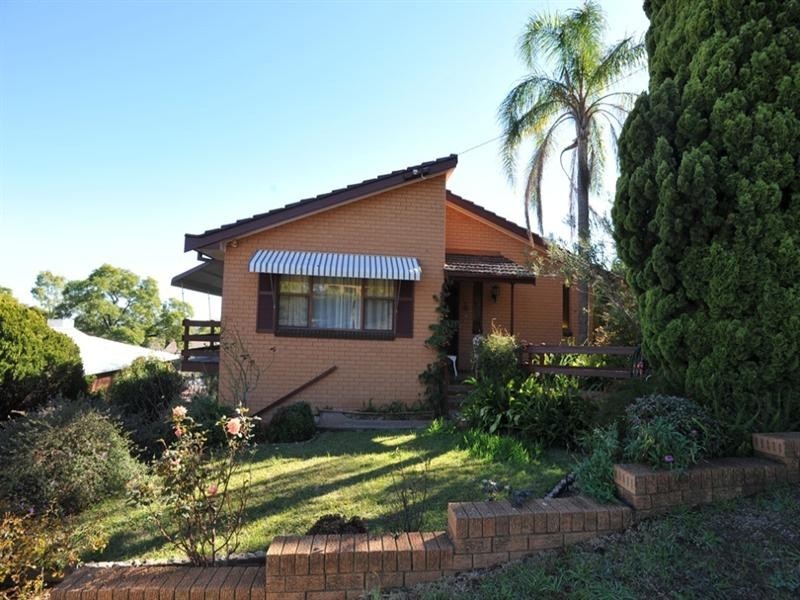 96 White Street, Tamworth NSW 2340