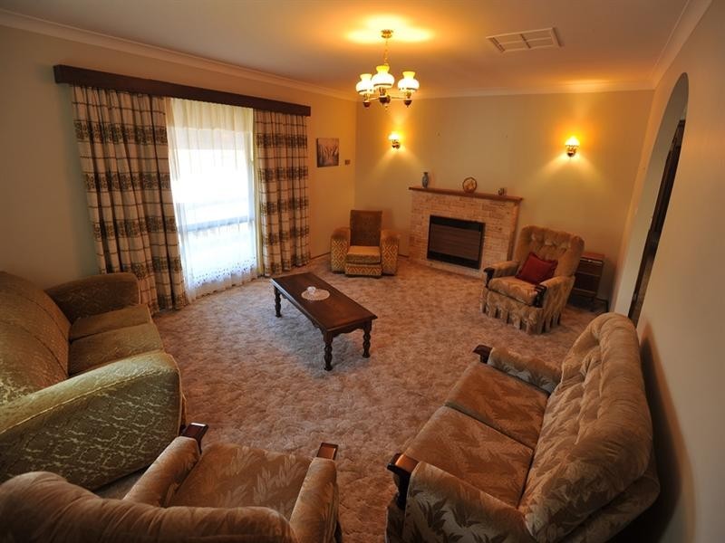 96 White Street, Tamworth NSW 2340