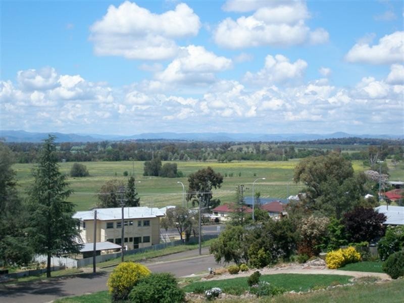 151 Crown Street, Tamworth NSW 2340