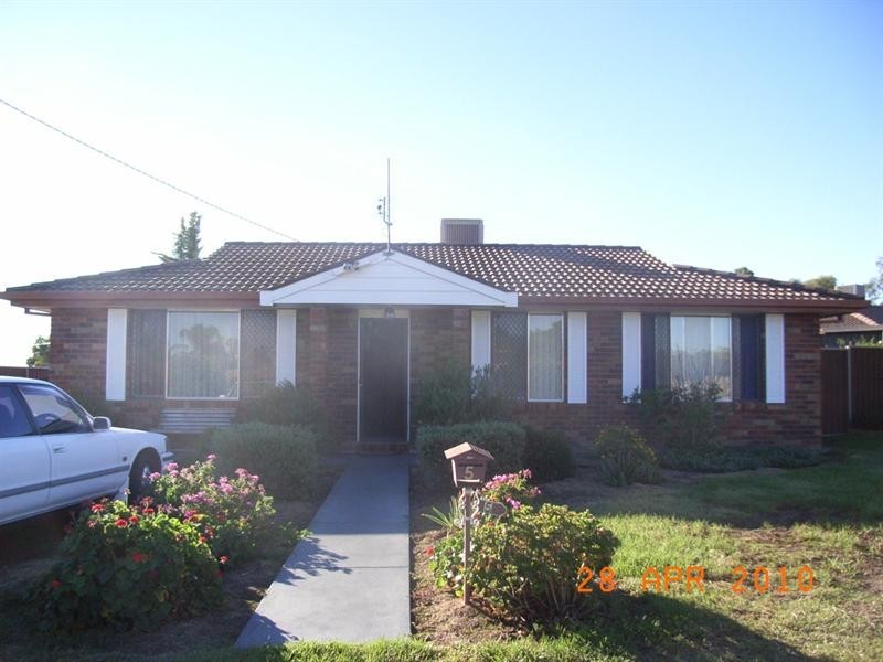 5 Maxwell Street, Tamworth NSW 2340