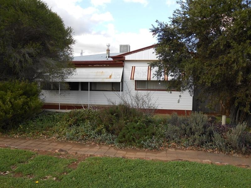 11 Churchill Street, Tamworth NSW 2340