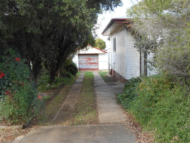 11 Churchill Street, Tamworth NSW 2340