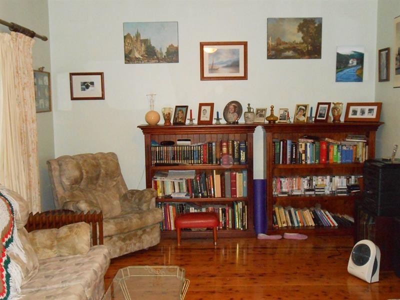 11 Churchill Street, Tamworth NSW 2340