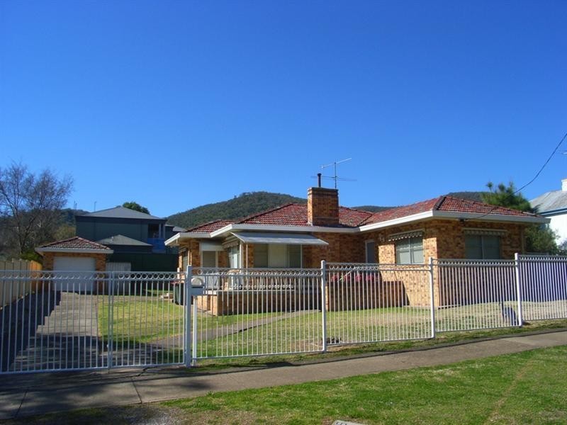 128 Carthage Street, Tamworth NSW 2340