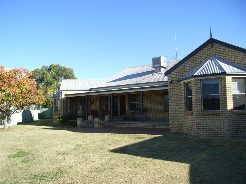 22 Cobb and Co Court, Tamworth NSW 2340