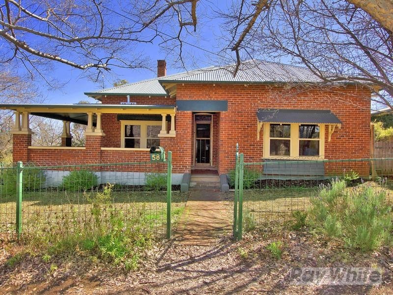58 White Street, Tamworth NSW 2340