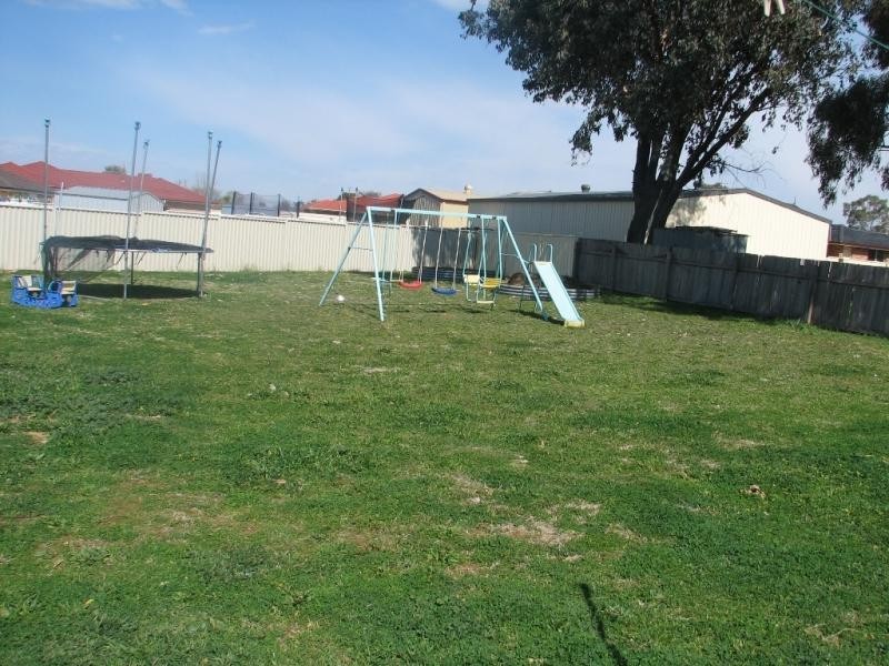 8 Banks Street, Westdale NSW 2340