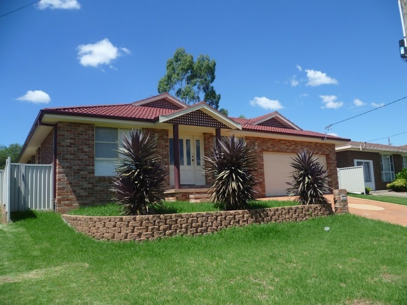 8 Glengarvin Drive, Tamworth NSW 2340