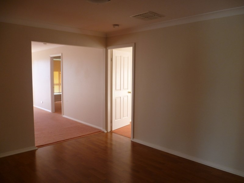 8 Glengarvin Drive, Tamworth NSW 2340