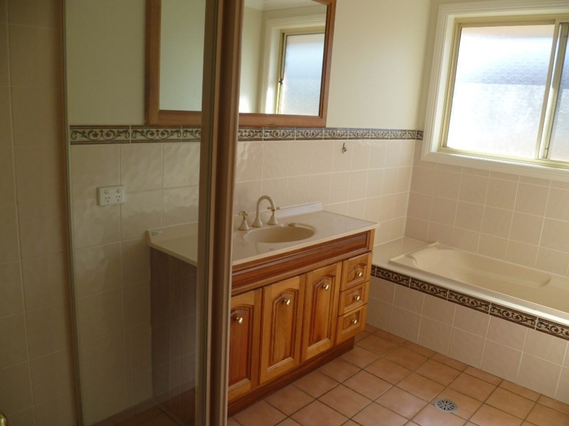 8 Glengarvin Drive, Tamworth NSW 2340