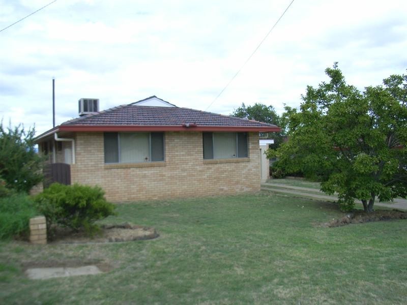 33 Minnamurra Crescent, Tamworth NSW 2340