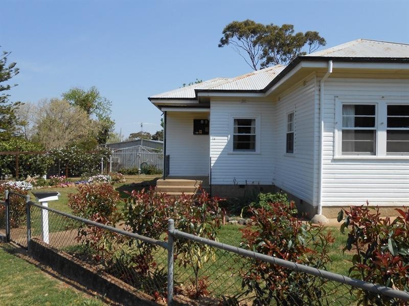 14 Russell Street, Tamworth NSW 2340