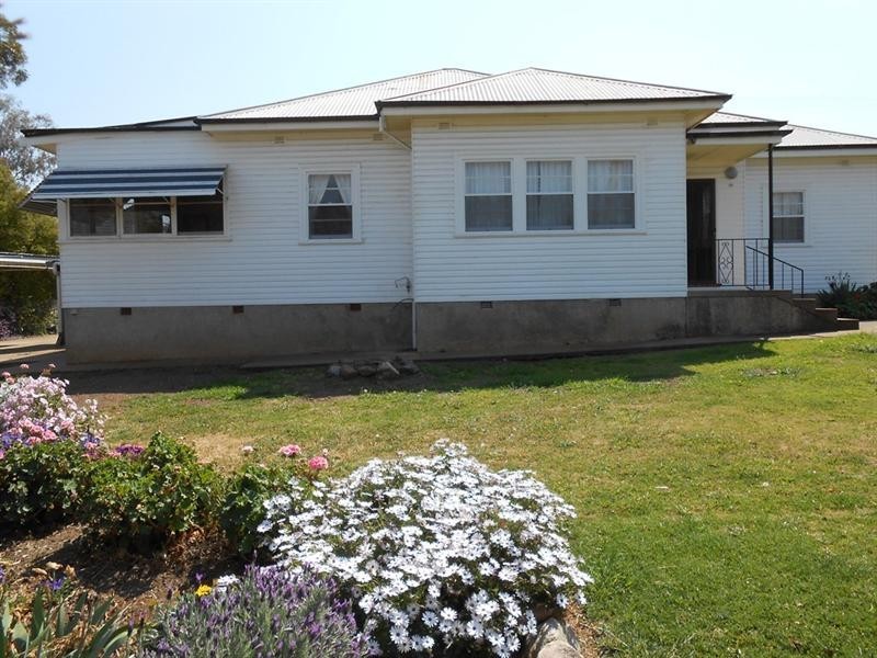 14 Russell Street, Tamworth NSW 2340