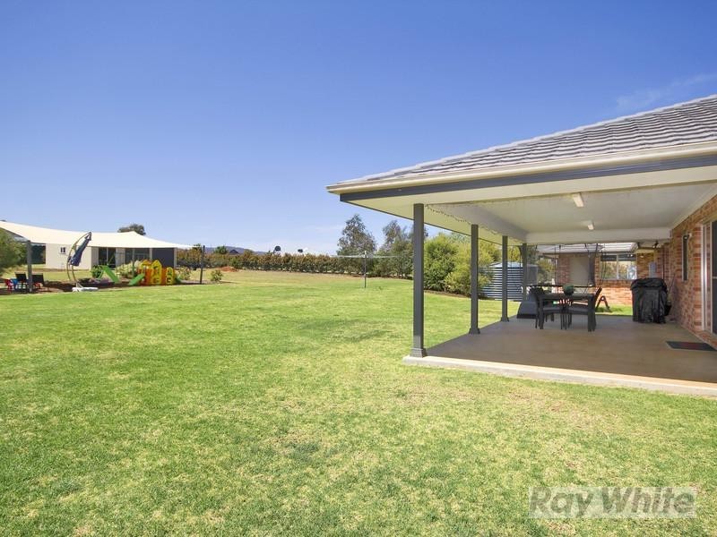 2 Conjola Drive, Tamworth NSW 2340