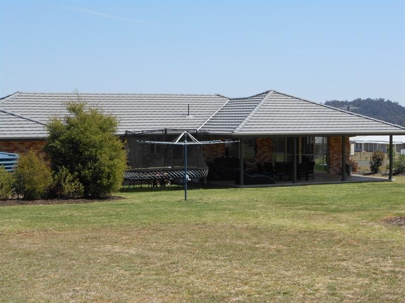 2 Conjola Drive, Tamworth NSW 2340
