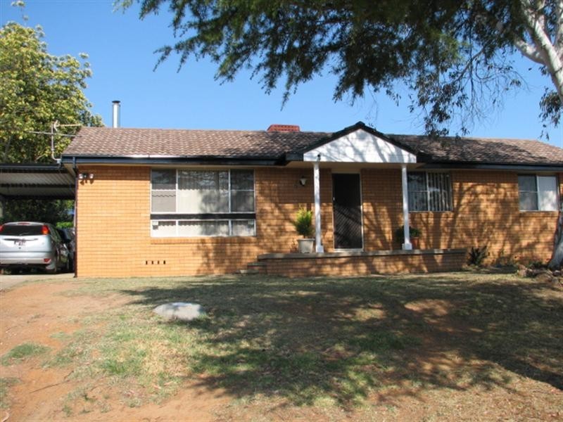 9 Waree Drive, Tamworth NSW 2340