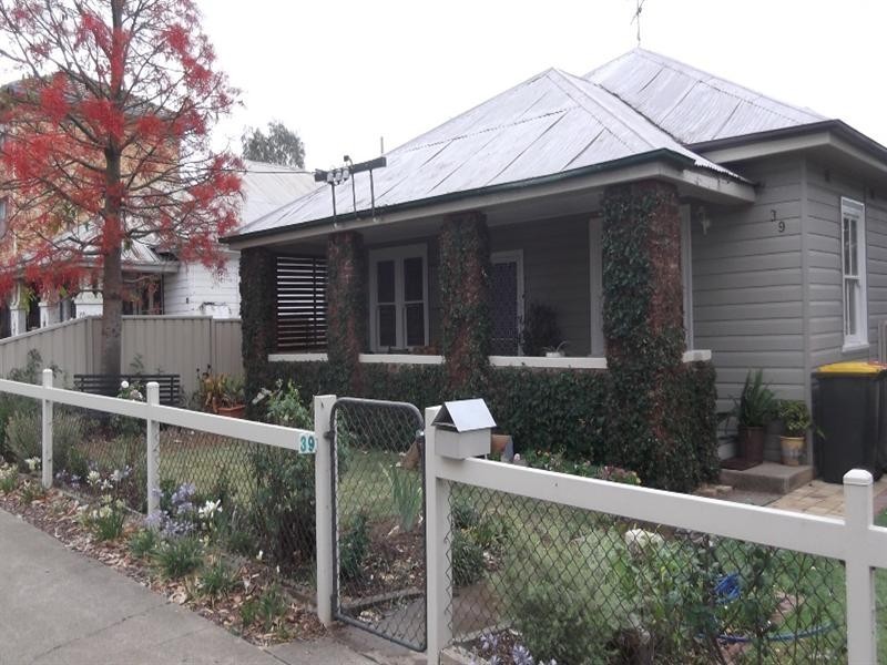 39 Gipps Street, Tamworth NSW 2340