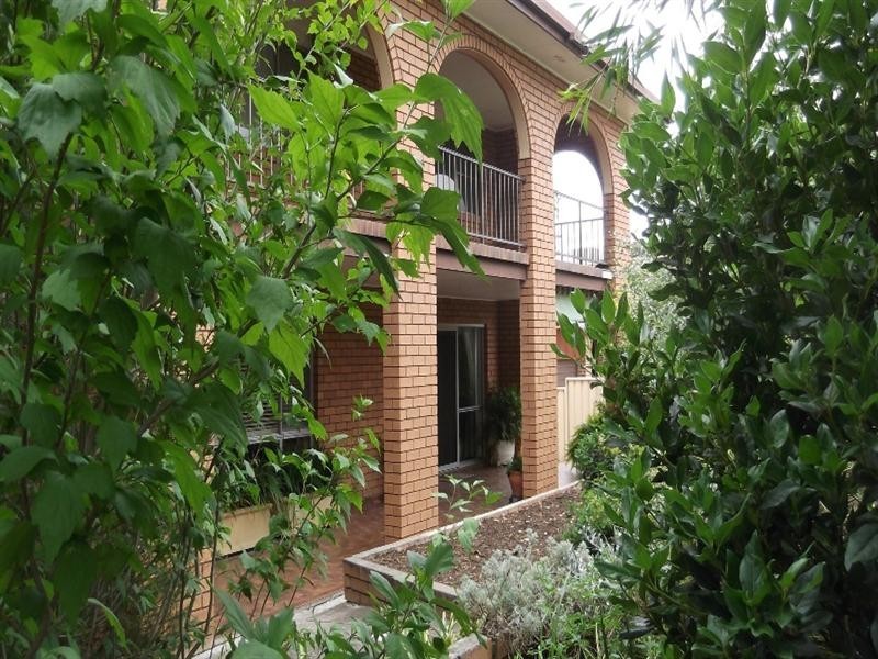 27 Grant Street, Tamworth NSW 2340