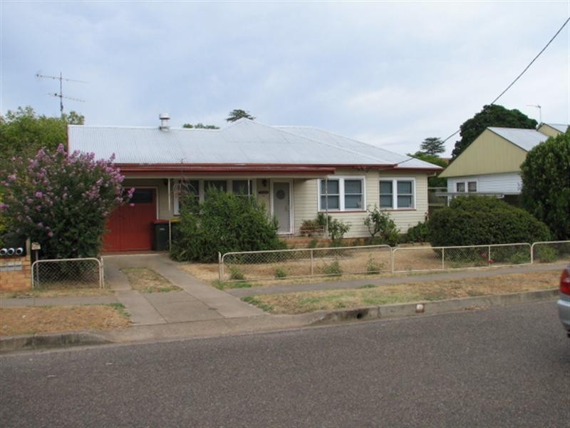 11 Jean Street, Tamworth NSW 2340