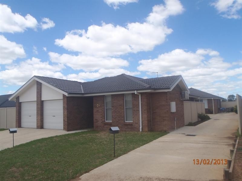 2/23 Rosella Avenue, Tamworth NSW 2340