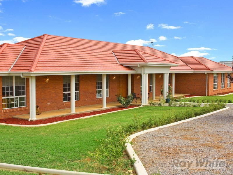 8 Browns Lane, Tamworth NSW 2340