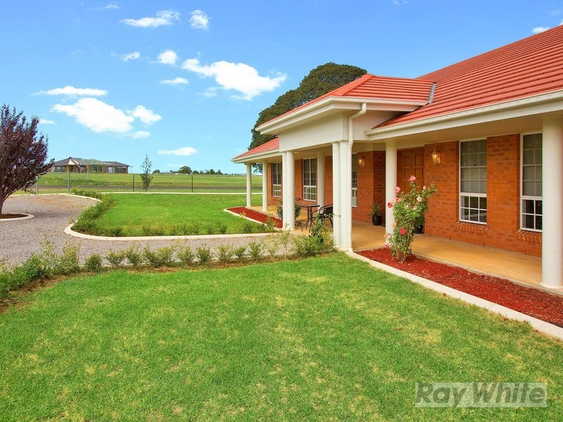 8 Browns Lane, Tamworth NSW 2340
