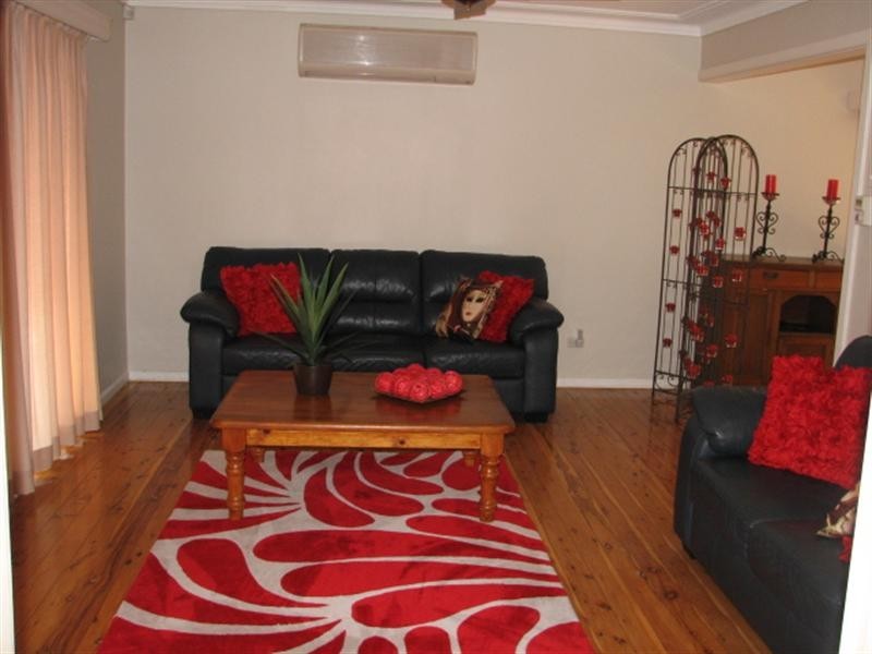 83 Oak Street, Tamworth NSW 2340