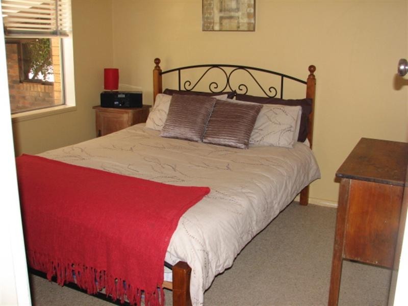 83 Oak Street, Tamworth NSW 2340