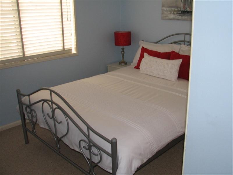 83 Oak Street, Tamworth NSW 2340