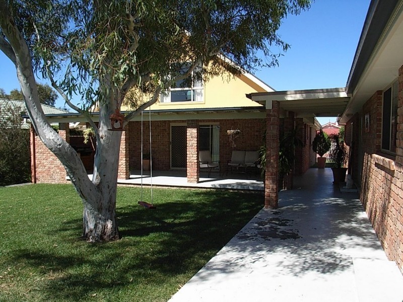12 The Retreat, Tamworth NSW 2340
