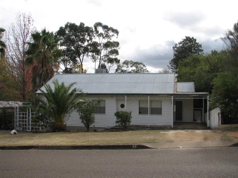 98 Bourke Street, East Tamworth NSW 2340