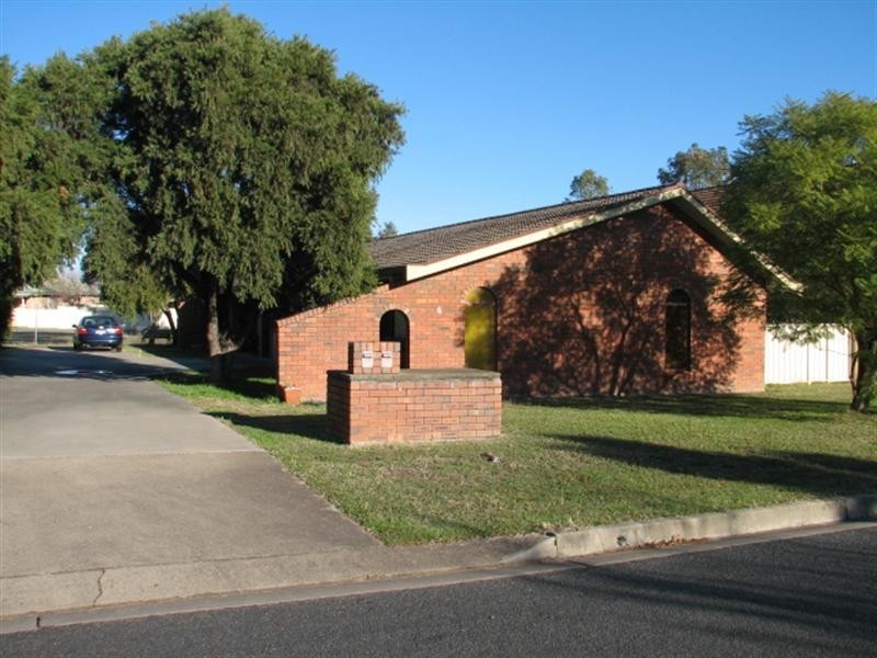6 Illoura Street, Hillvue NSW 2340