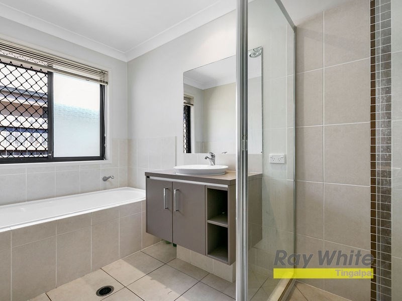 16 Rymera Crescent, Gumdale QLD 4154