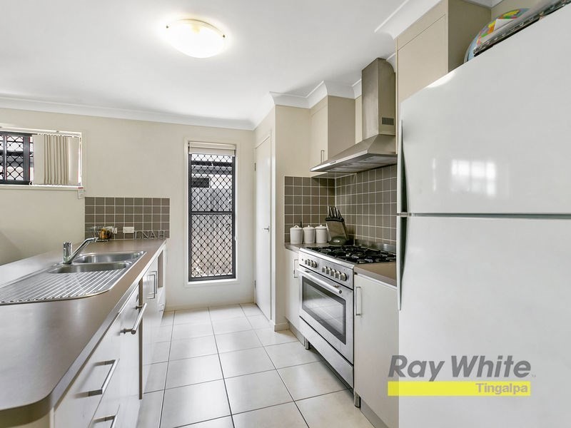 16 Rymera Crescent, Gumdale QLD 4154