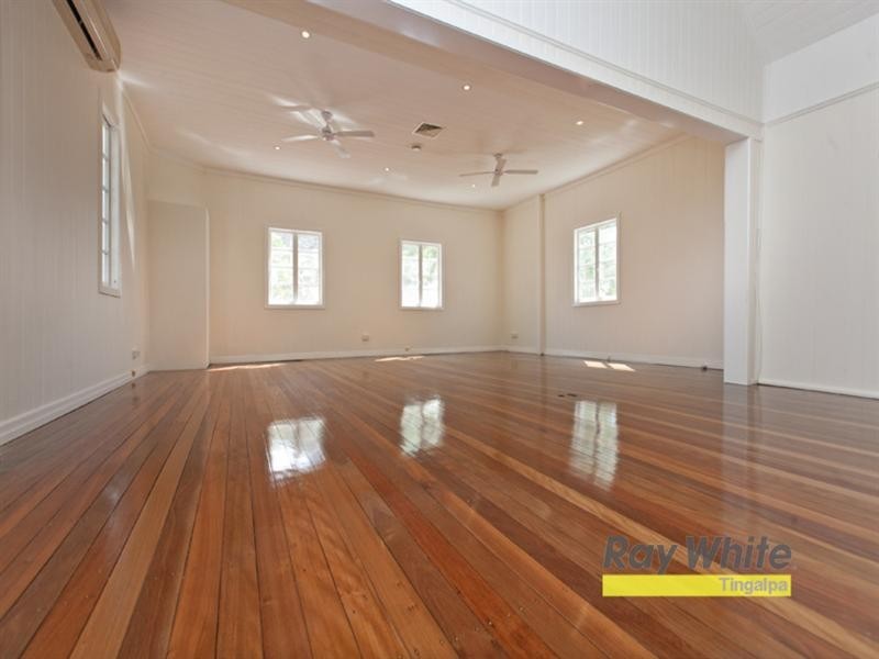 95 Kianawah Road, Wynnum West QLD 4178