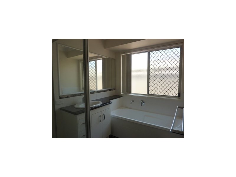 6 Sasha Street, Wynnum West QLD 4178